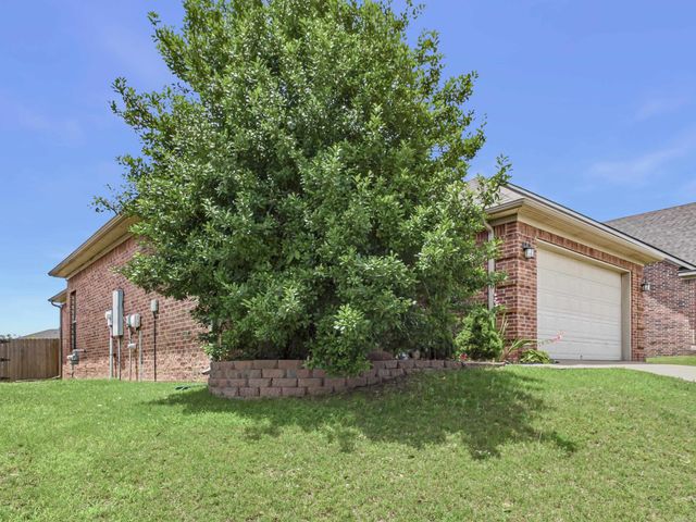 5 Village Way, Maumelle, AR 72113