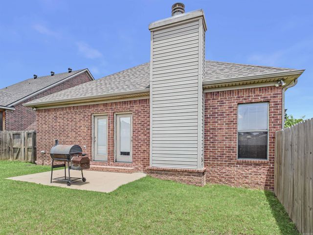5 Village Way, Maumelle, AR 72113