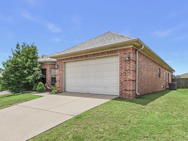 5 Village Way, Maumelle, AR 72113