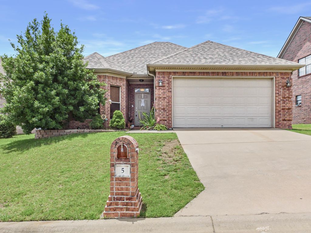 5 Village Way, Maumelle, AR 72113
