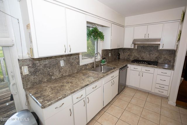 4 Wilmot Road, Sayreville, NJ 08872