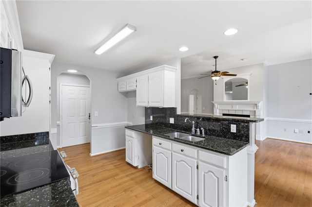 102 Pier Thirty Three, Townville, SC 29689