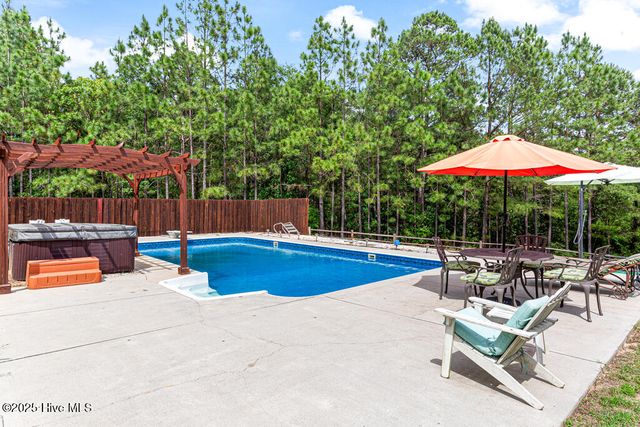 334 Hennings Drive, Vass, NC 28394