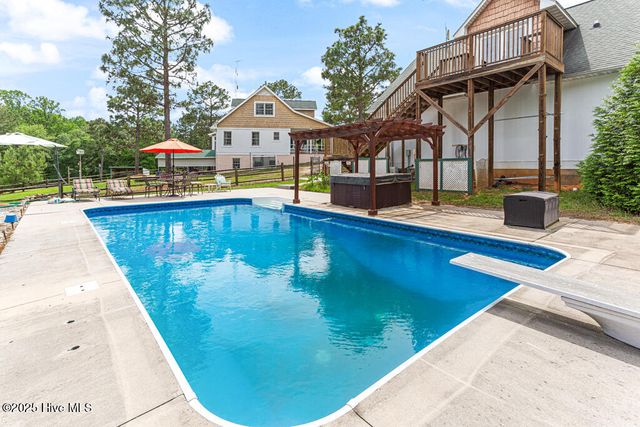 334 Hennings Drive, Vass, NC 28394