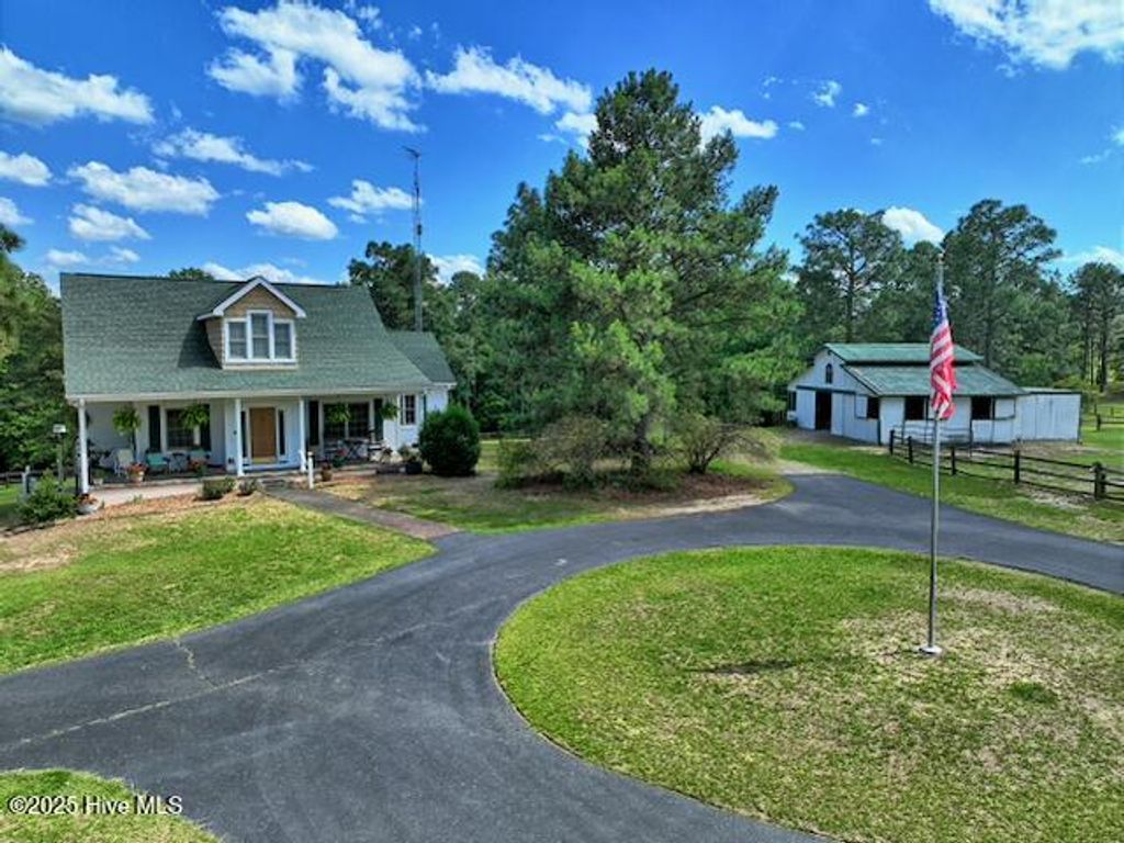 334 Hennings Drive, Vass, NC 28394