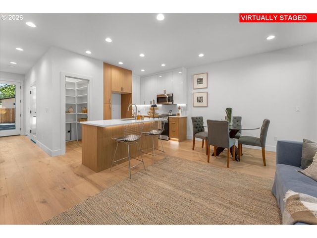 5041 Se King Rd, Milwaukie, OR 97222