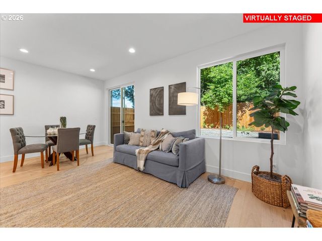 5041 Se King Rd, Milwaukie, OR 97222