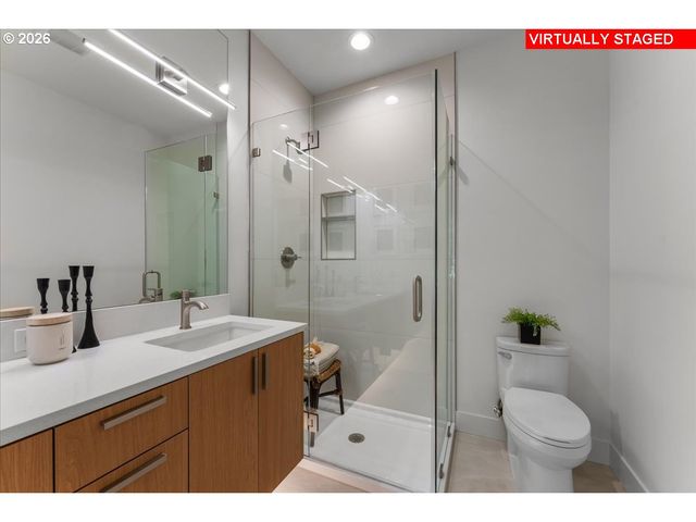 5041 Se King Rd, Milwaukie, OR 97222