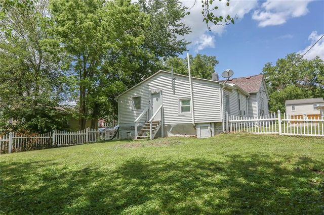 508 3rd Street, Belton, MO 64012