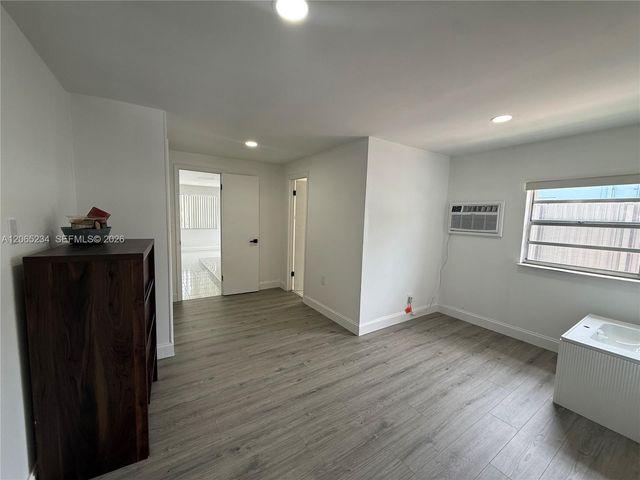 8805 SW 43rd Ter 0, Miami, FL 33165