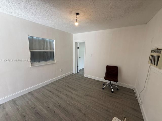 8805 SW 43rd Ter 0, Miami, FL 33165