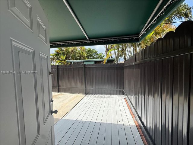 8805 SW 43rd Ter 0, Miami, FL 33165