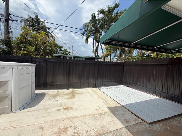 8805 SW 43rd Ter 0, Miami, FL 33165