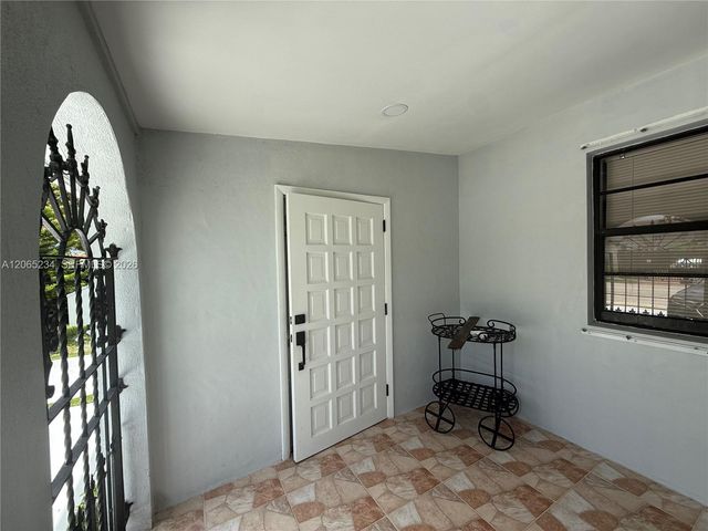 8805 SW 43rd Ter 0, Miami, FL 33165