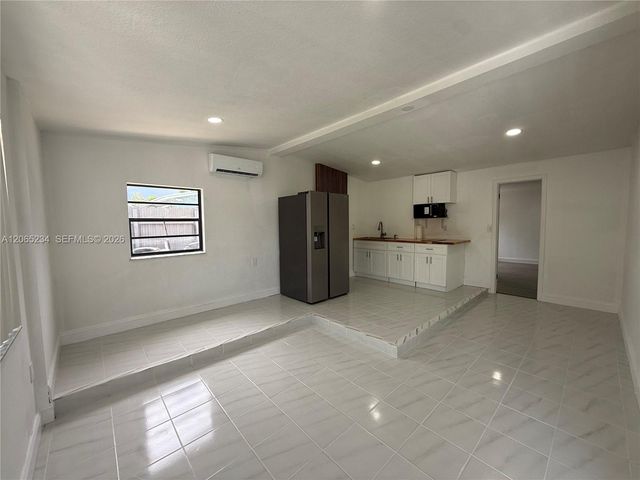 8805 SW 43rd Ter 0, Miami, FL 33165