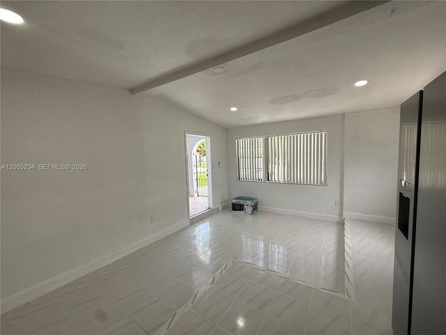 8805 SW 43rd Ter 0, Miami, FL 33165