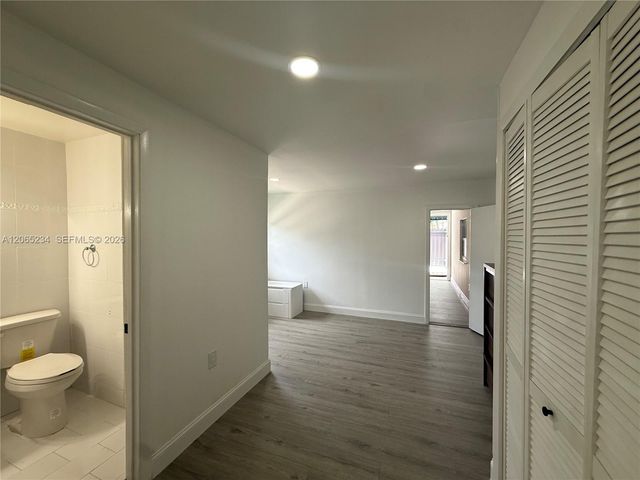 8805 SW 43rd Ter 0, Miami, FL 33165
