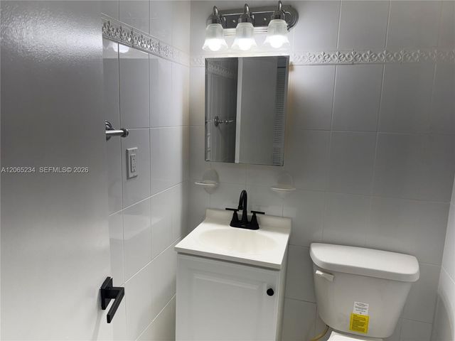 8805 SW 43rd Ter 0, Miami, FL 33165