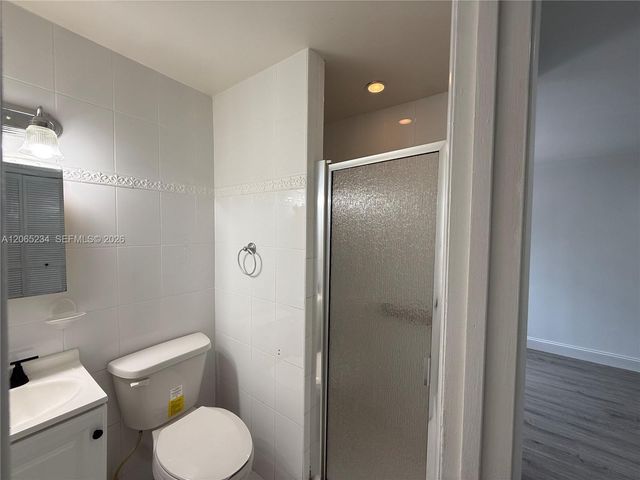 8805 SW 43rd Ter 0, Miami, FL 33165