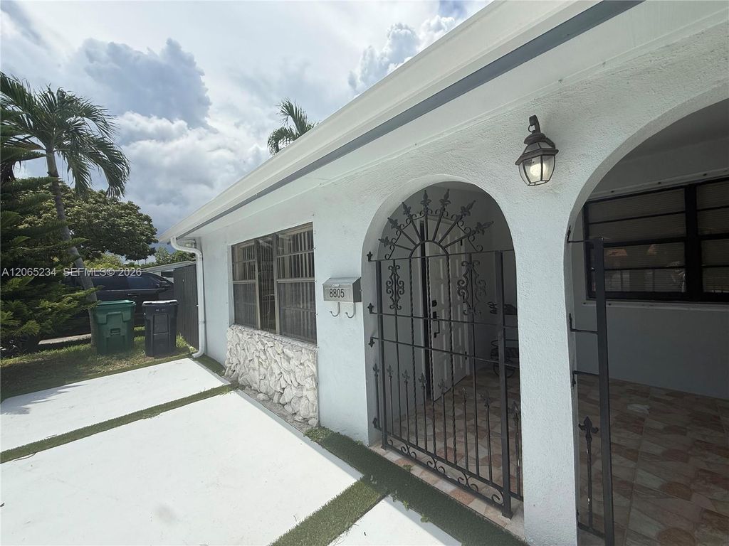 8805 SW 43rd Ter 0, Miami, FL 33165