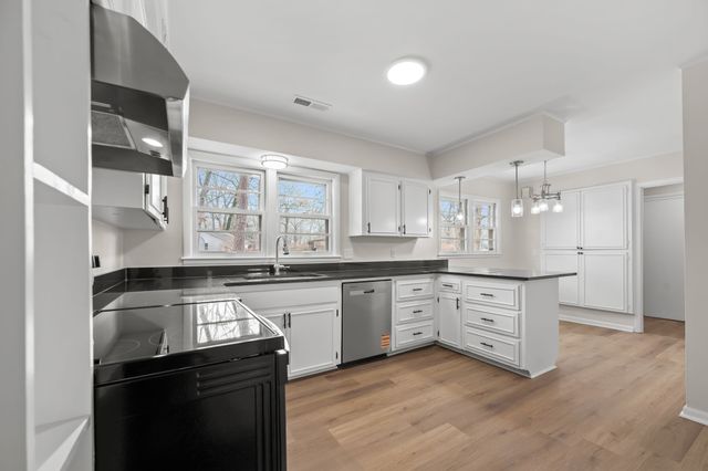 1003 Pickett Dr, Tullahoma, TN 37388