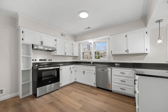 1003 Pickett Dr, Tullahoma, TN 37388