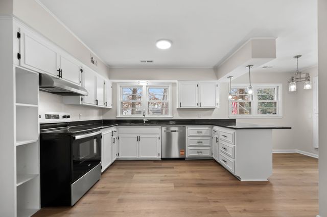 1003 Pickett Dr, Tullahoma, TN 37388