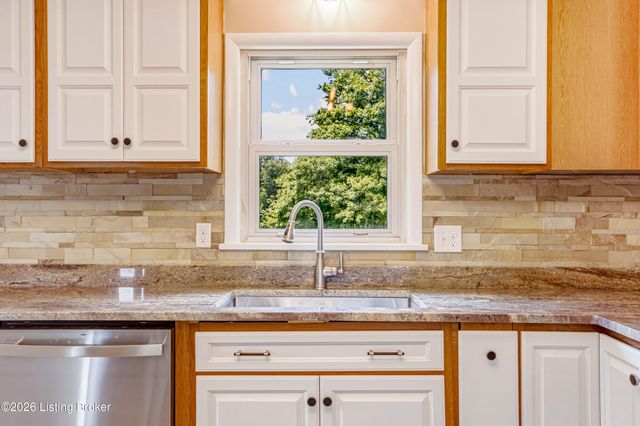 107 Donna Dr, Brandenburg, KY 40108