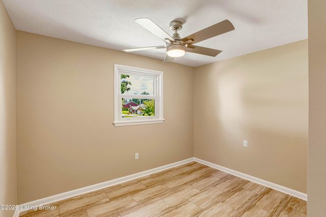 107 Donna Dr, Brandenburg, KY 40108