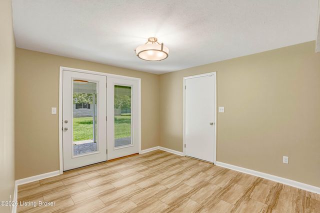 107 Donna Dr, Brandenburg, KY 40108