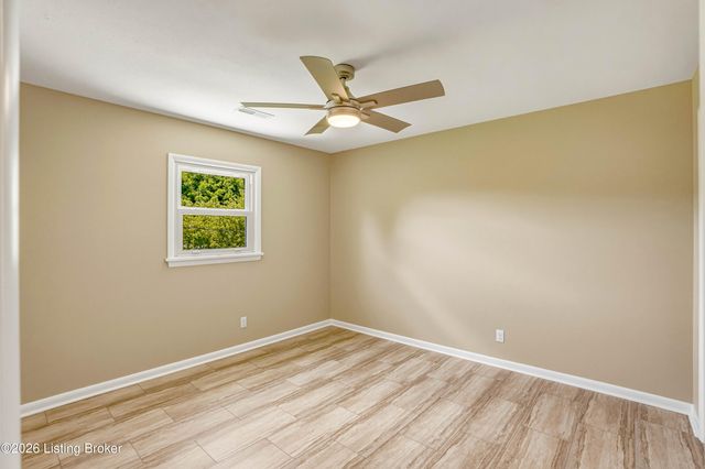 107 Donna Dr, Brandenburg, KY 40108