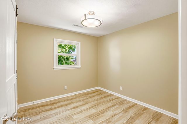 107 Donna Dr, Brandenburg, KY 40108