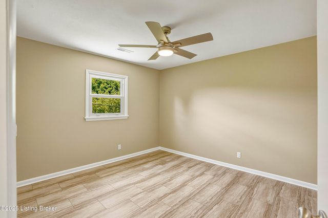 107 Donna Dr, Brandenburg, KY 40108
