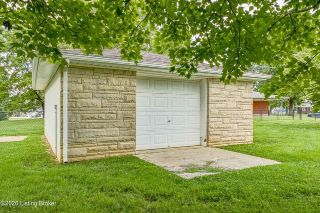 107 Donna Dr, Brandenburg, KY 40108
