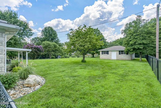 107 Donna Dr, Brandenburg, KY 40108