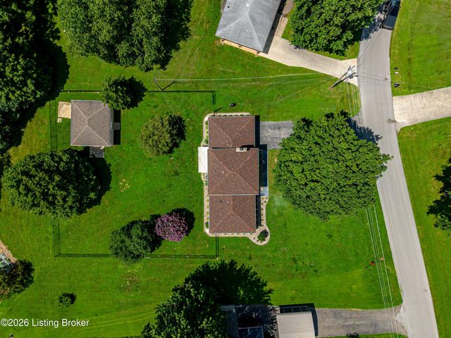 107 Donna Dr, Brandenburg, KY 40108