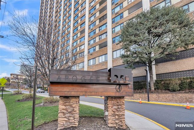 250 Gorge 21E, Cliffside Park, NJ 07010