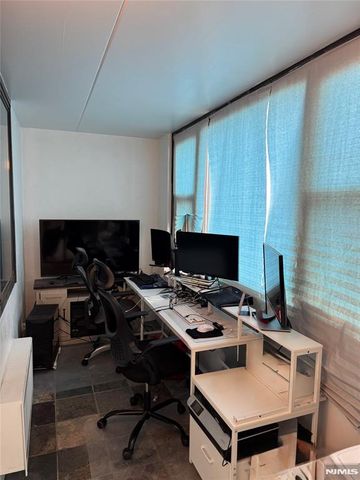 250 Gorge 21E, Cliffside Park, NJ 07010