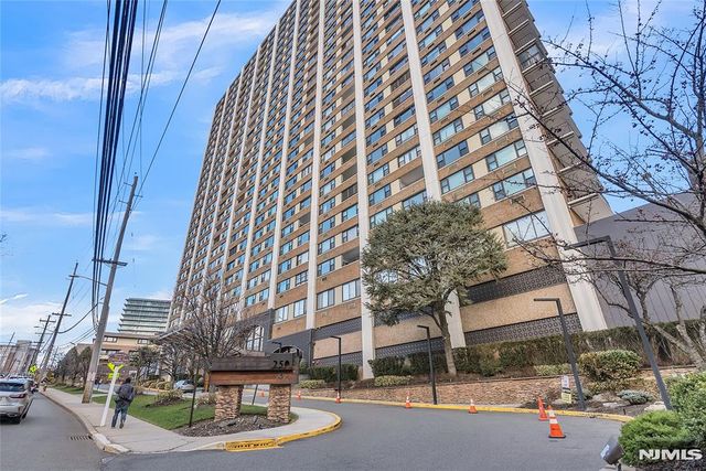 250 Gorge 21E, Cliffside Park, NJ 07010