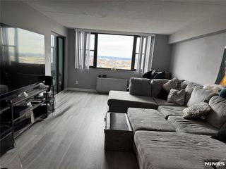 250 Gorge 21E, Cliffside Park, NJ 07010