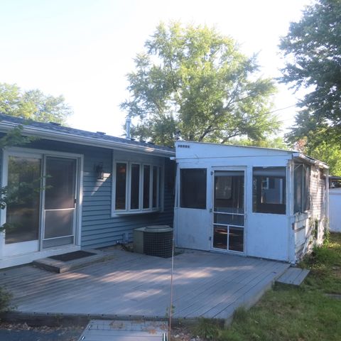 18325 W Lakeview Terrace, Gurnee, IL 60031