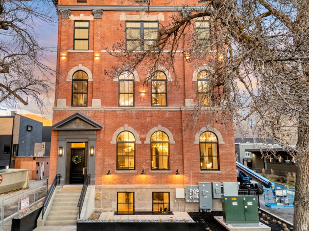 Image 2 of property listing at 849 S 800 E #4, Salt Lake City, UT 84102