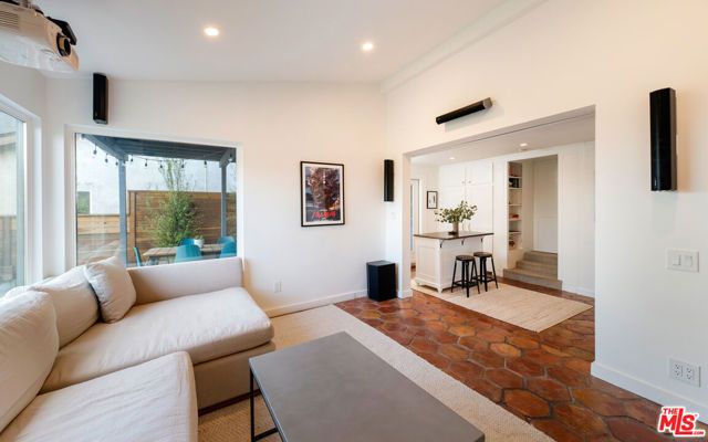1630 N Benton Way, Los Angeles, CA 90026