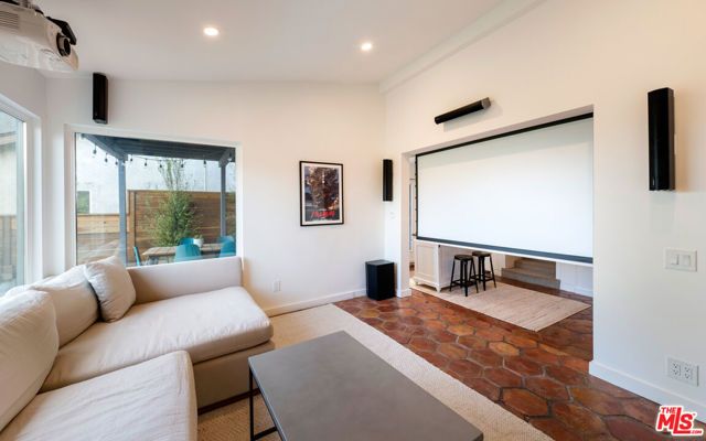 1630 N Benton Way, Los Angeles, CA 90026