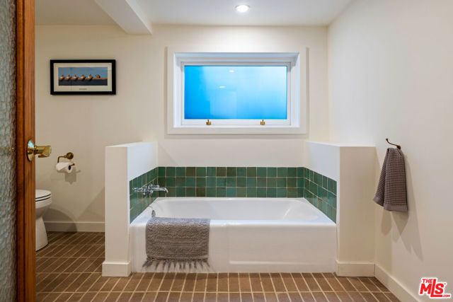 1630 N Benton Way, Los Angeles, CA 90026