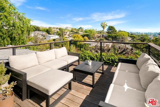 1630 N Benton Way, Los Angeles, CA 90026