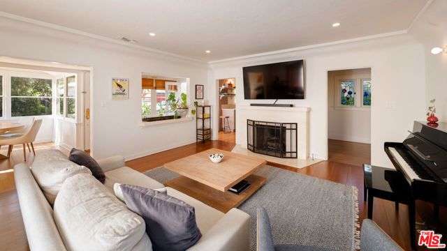 1630 N Benton Way, Los Angeles, CA 90026