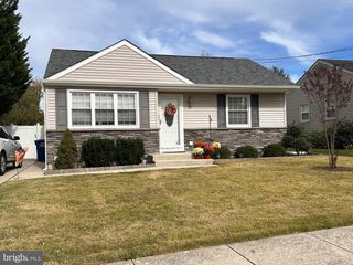 19 FARNSWORTH AVE, Maple Shade, NJ 08052