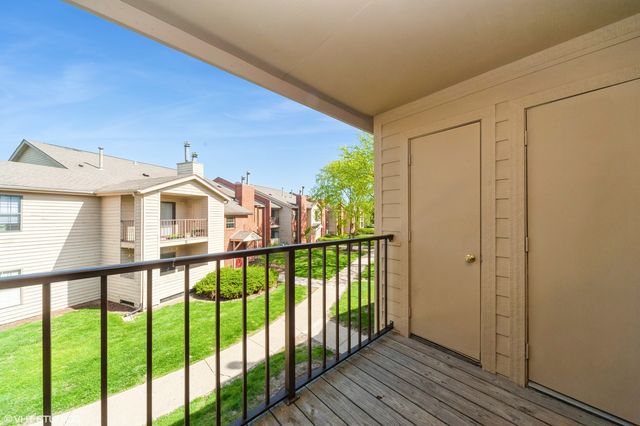 2028 N Rand Road 202, Palatine, IL 60074