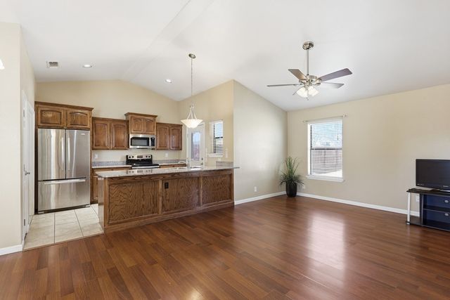 613 N Apricot, Alpine, TX 79830